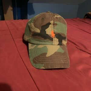 Polo camo strap back with orange pony